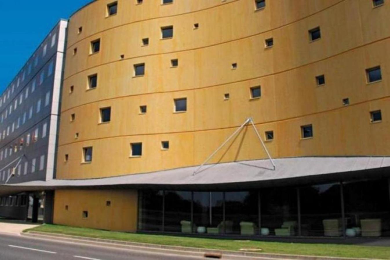 Standing Hotel Suites By Actisource Roissy-en-France Exterior photo