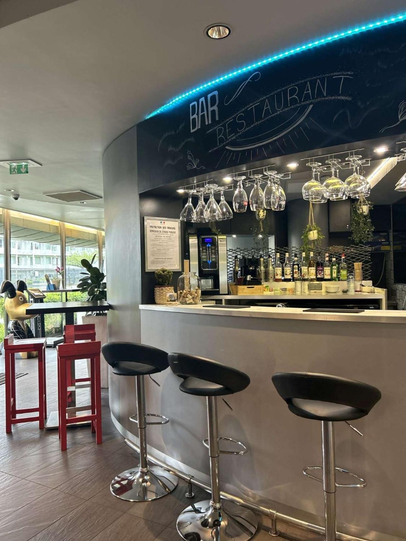 Standing Hotel Suites By Actisource Roissy-en-France Exterior photo