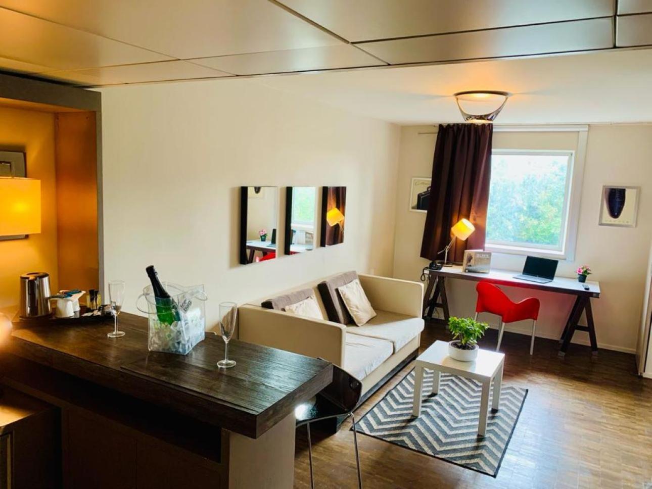 Standing Hotel Suites By Actisource Roissy-en-France Exterior photo